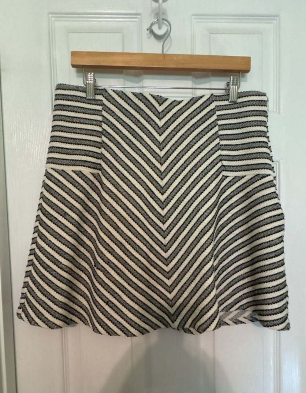 LOFT Women's Black and White Striped A-Line Mini Skirt Size Large